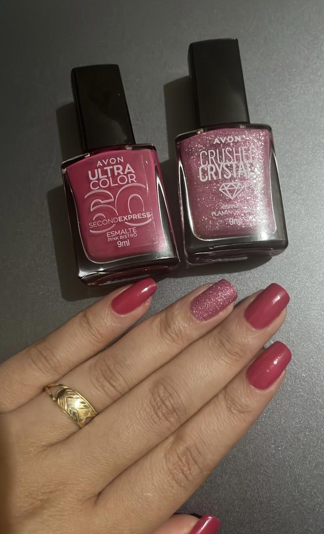 Unhas cor-de-rosa: a cor que nunca sai de moda, clássica e que encanta por sua delicadeza e versatilidade.